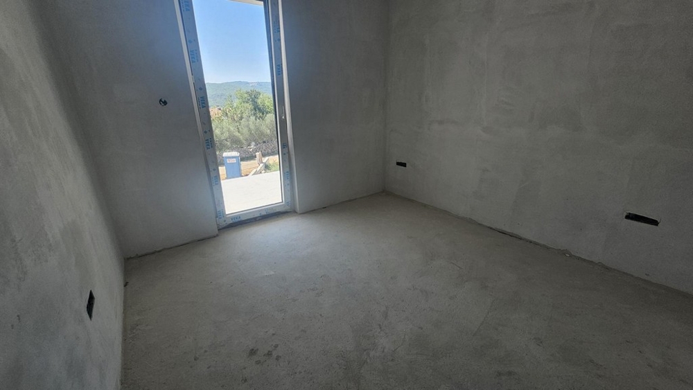 Druhá ložnice se vstupem na balkon v Soline