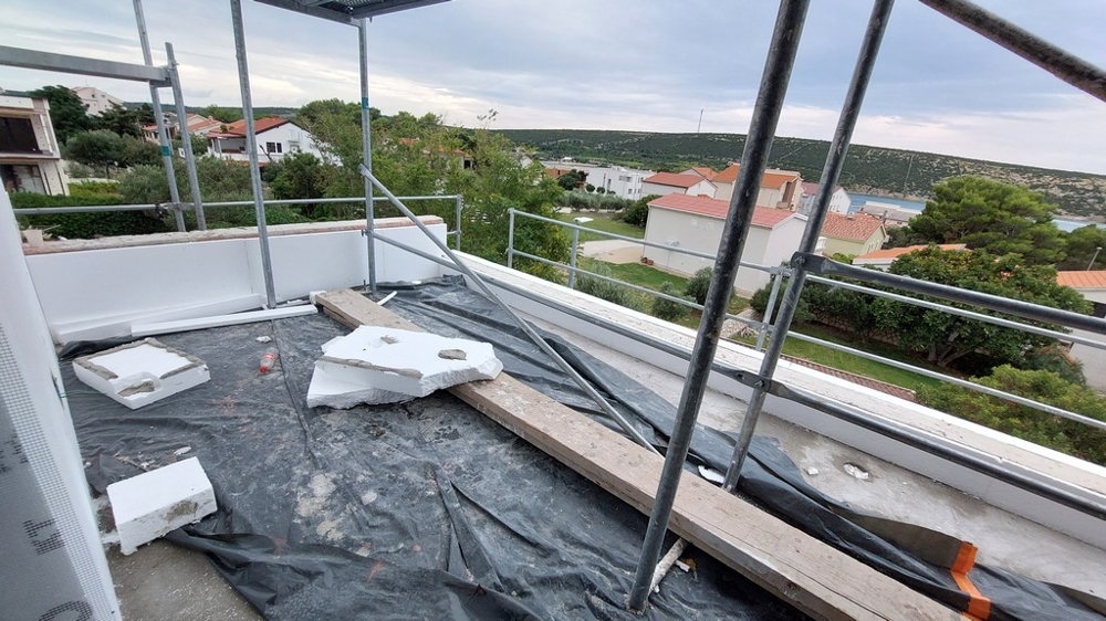 Terasa s výhledem na moře a krajinu.