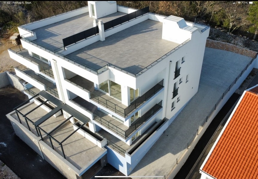 Střešní terasa nemovitosti A3733 v Dramalj, Chorvatsko.