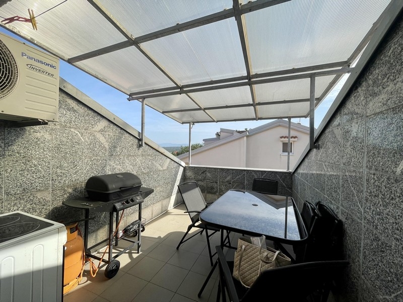 Krytá terasa nemovitosti A3737 v Malinska na ostrově Krk.