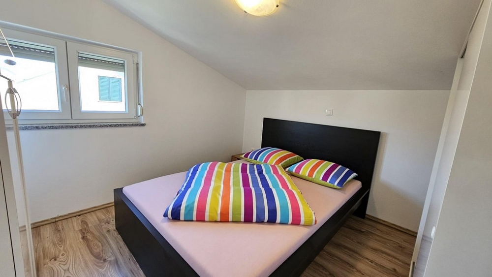 Moderní koupelna se sprchovým koutem