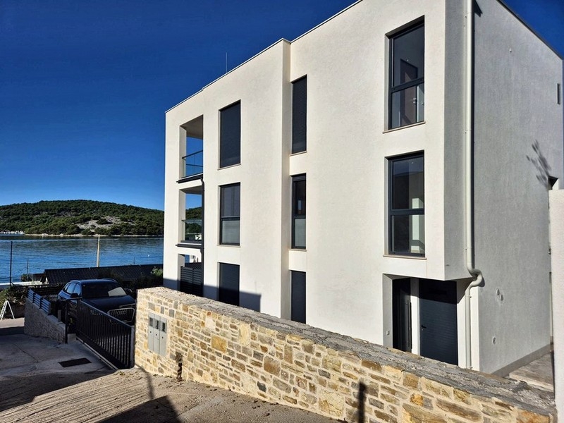 Moderní nový byt v Tisno s výhledem na moře