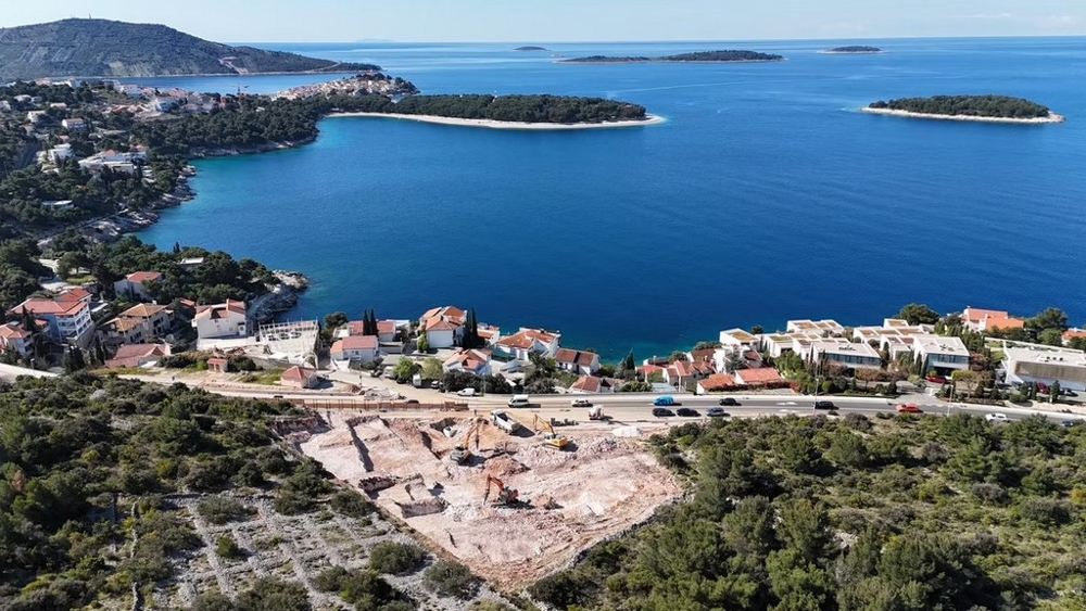 Stavební pozemek s výhledem na moře v Primoštenu