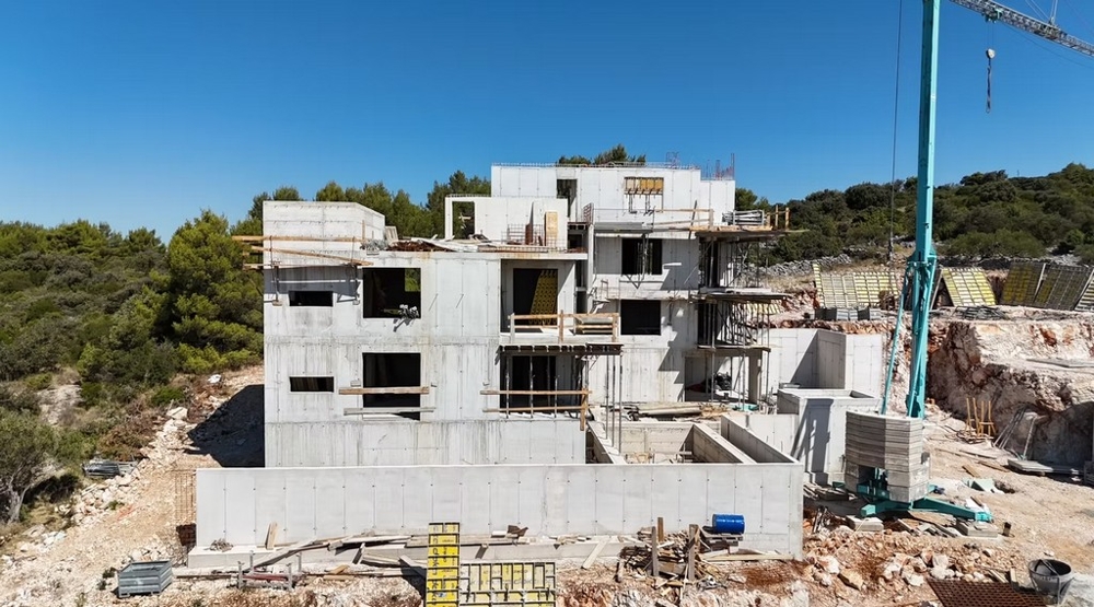 Shell moderního apartmánového domu v Chorvatsku