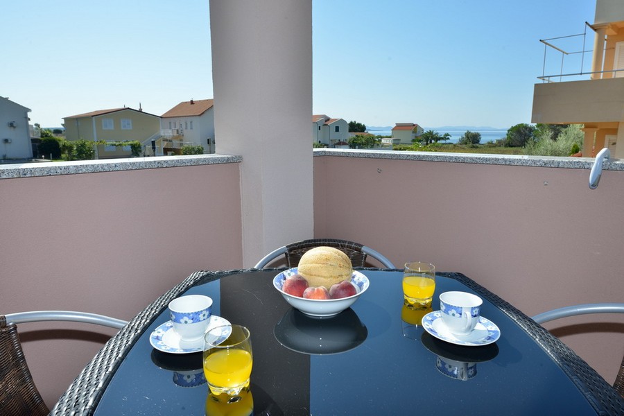 Terasa s krásným výhledem na moře - nemovitost A3764 v Privlaka.