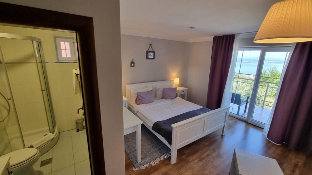 Ložnice s vlastní koupelnou - nemovitost A3766 v Chorvatsku.