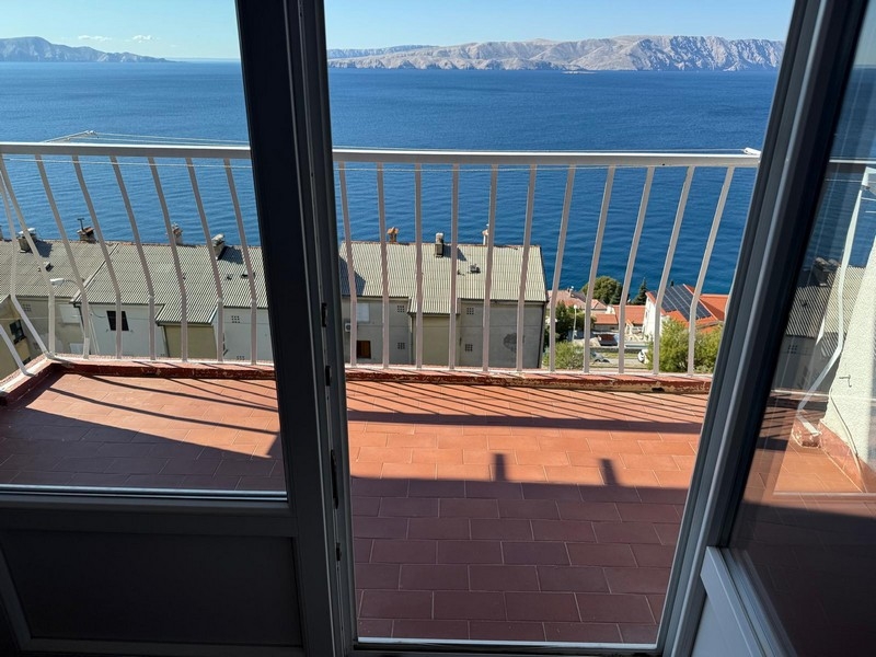 Balkon s výhledem na moře - apartmán A3769 v Senj, Chorvatsko.