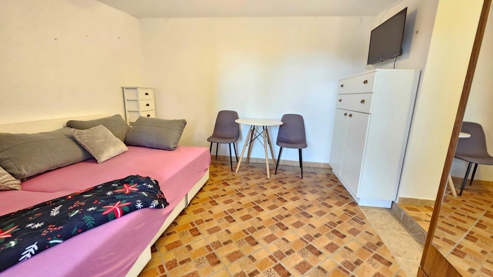 Studio v přízemí.