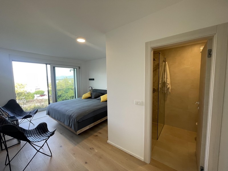 Ložnice s výhledem do zeleně nemovitosti A3780.