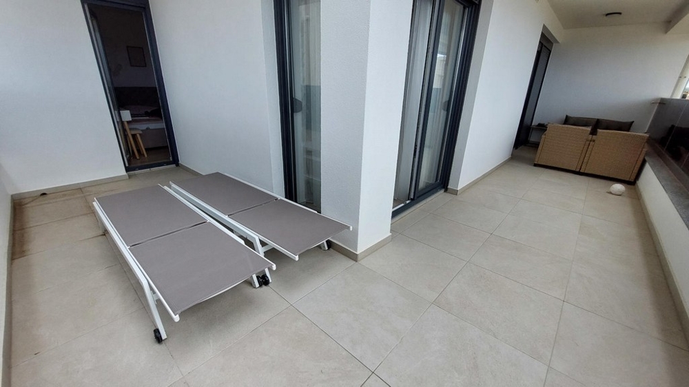 Koláž obývacího pokoje a jídelny.