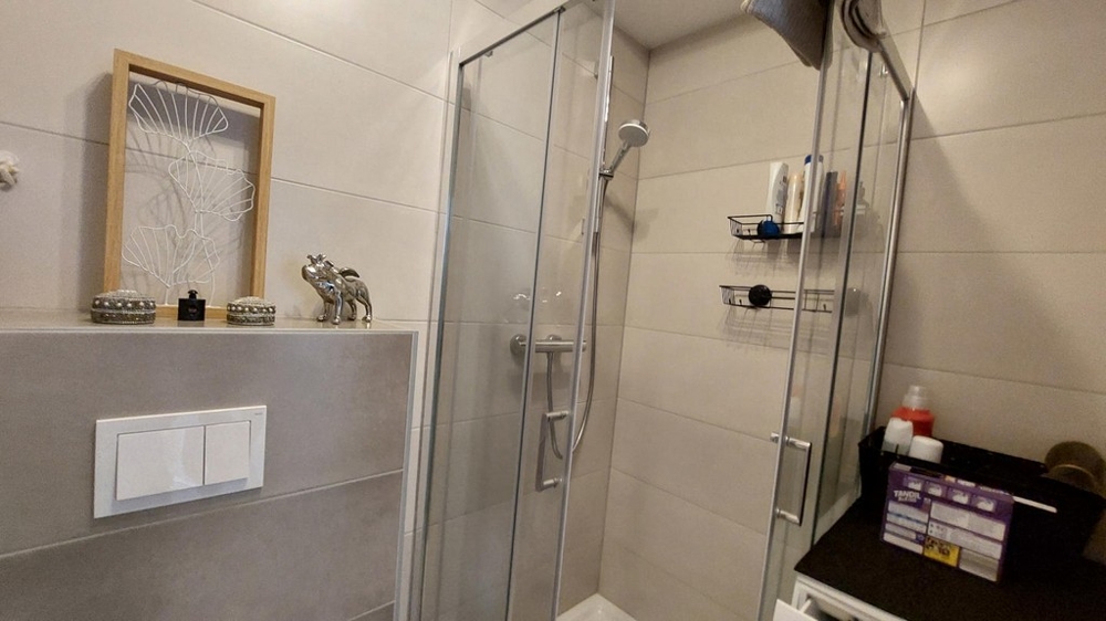 Ložnice s šatní skříní.