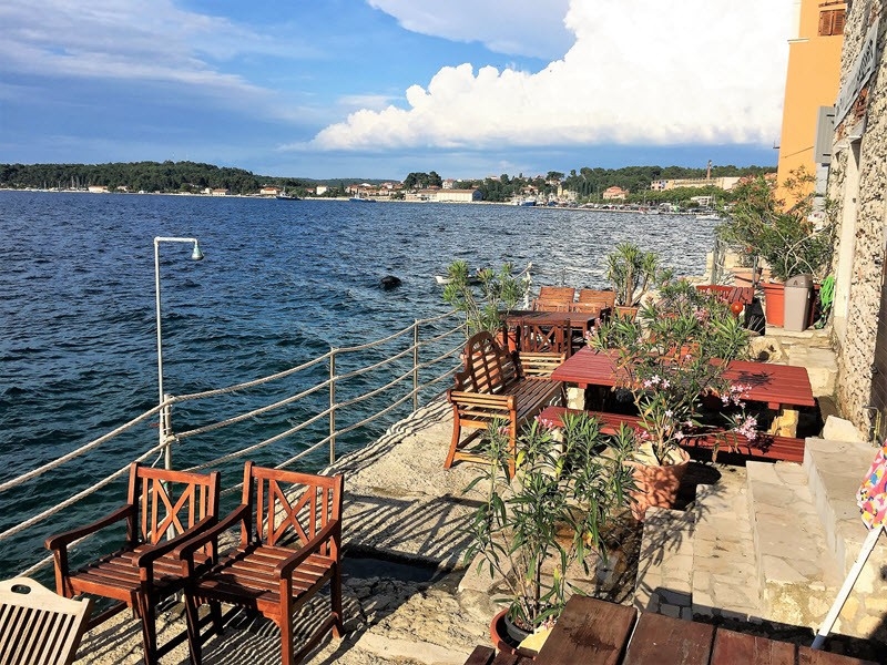 Nemovitosti v 1. řadě k moři v Chorvatsku.