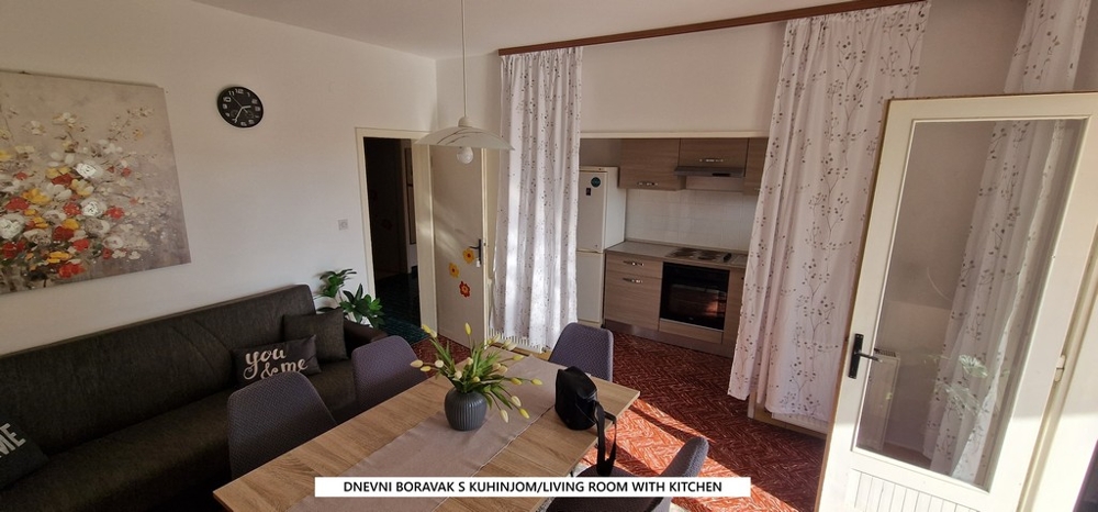 Obývací pokoj s kuchyní