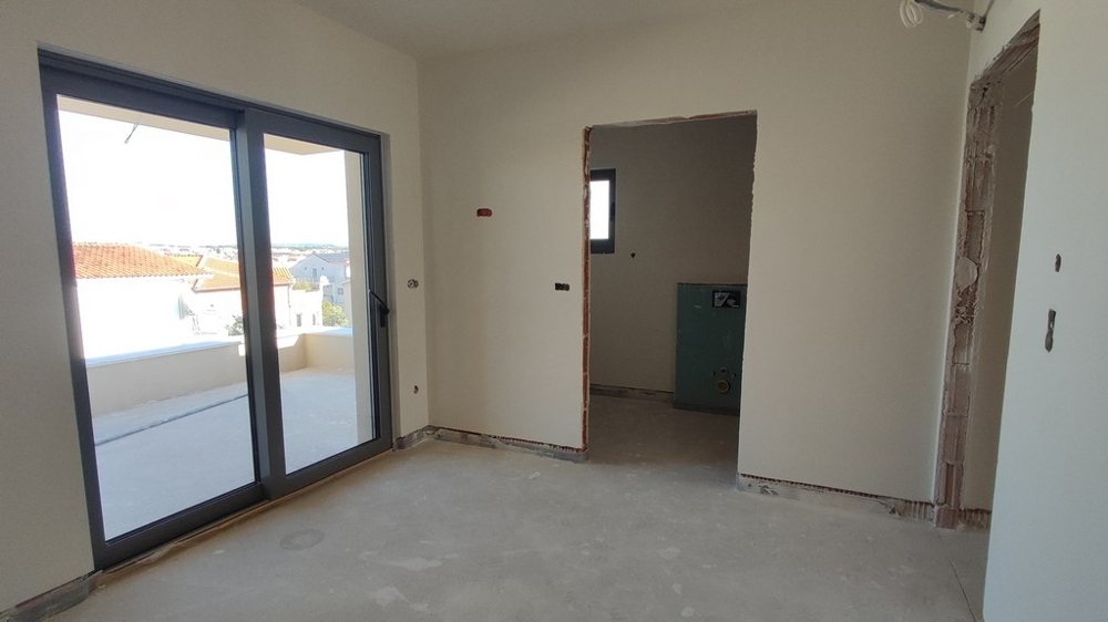 Pokoj s posuvnými dveřmi na terasu