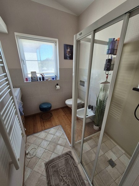 Koupelna se sprchovým koutem