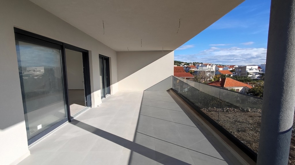 Výhled z terasy na moře a okolní krajinu