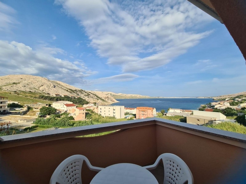 Terasa s výhledem na moře na pozemku A3824 na Pagu v Chorvatsku - Panorama Scouting.