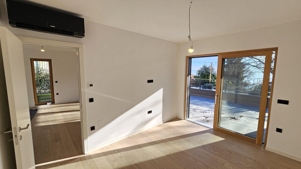 Pokoj se vstupem na terasu