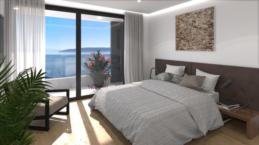 Ložnice s velkým oknem a výhledem na moře