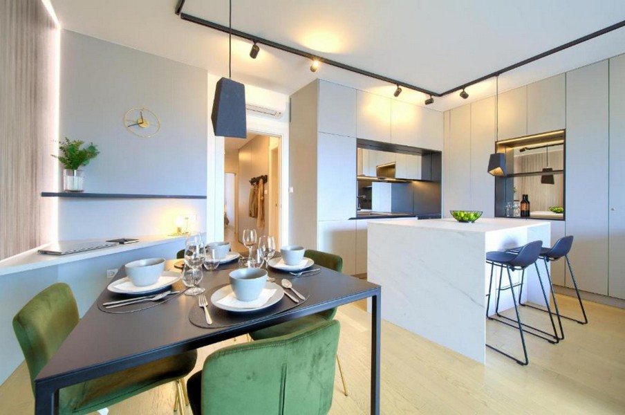 Otevřený půdorys jídelny a kuchyně