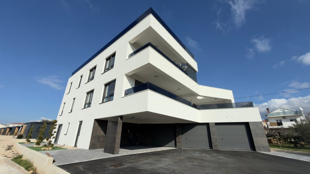 Prodám apartmány v první řadě k moři.