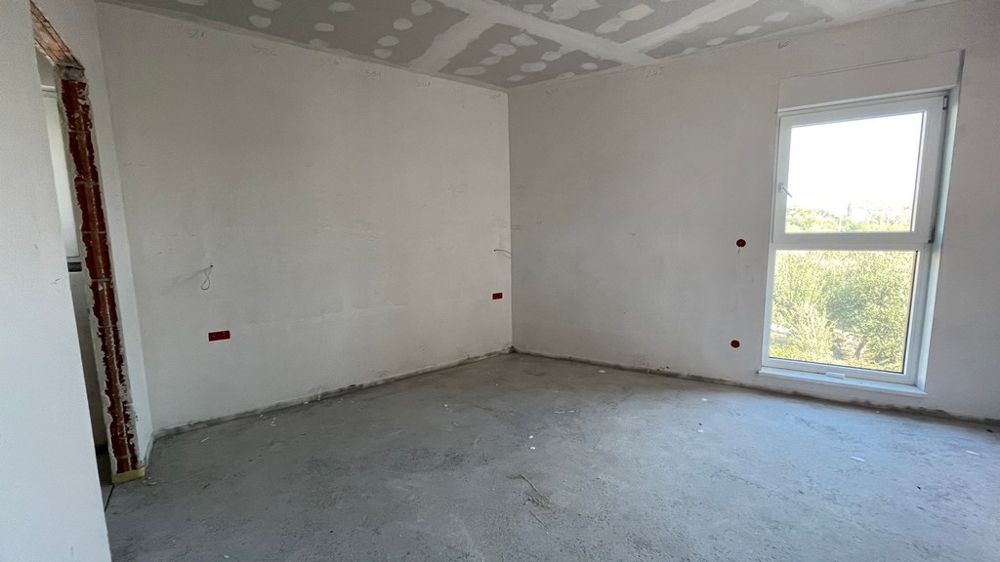 Ložnice ve skořápce s oknem