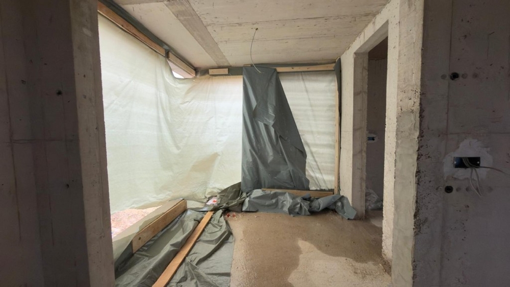 Vnitřní pohled na plášť ložnice v novém bytě