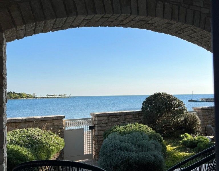 Prodám mezonetový byt v 1. řadě u moře u Umagu v Chorvatsku.