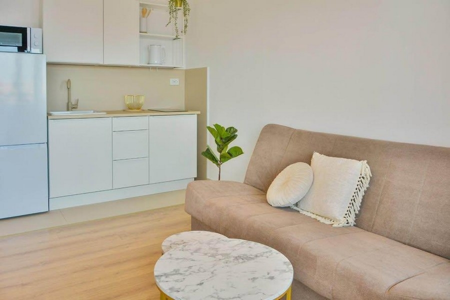 Obývací část a kuchyň.