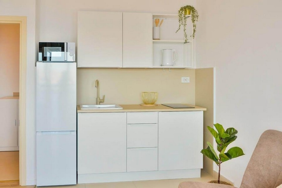 Kompaktní kuchyně s lednicí