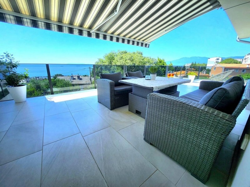 Velká terasa nemovitosti A3880 v Rijece, Turnic - Chorvatsko.