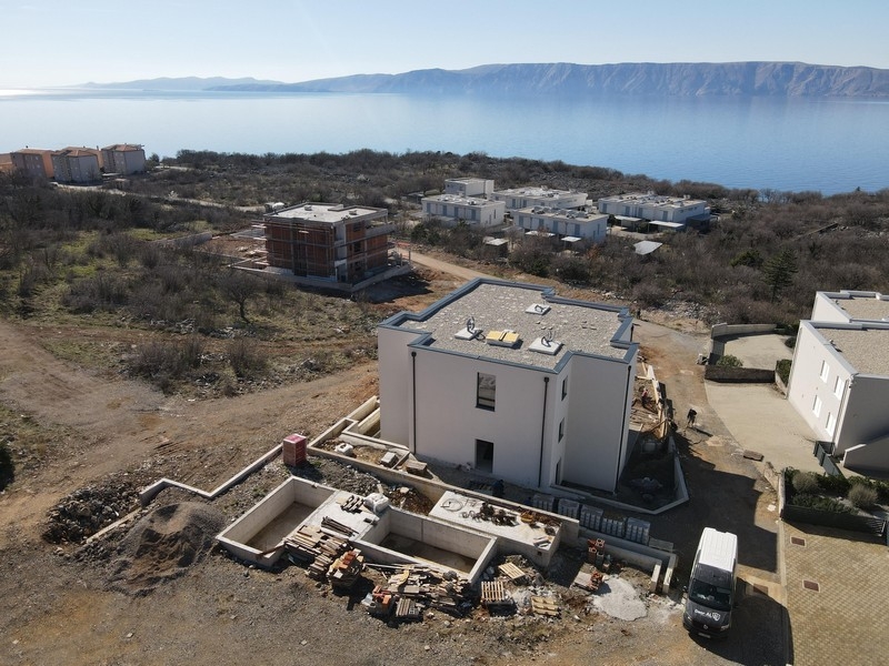 Panoramatický výhled na moře a novou rozvojovou oblast u Smokvice Krmpotska