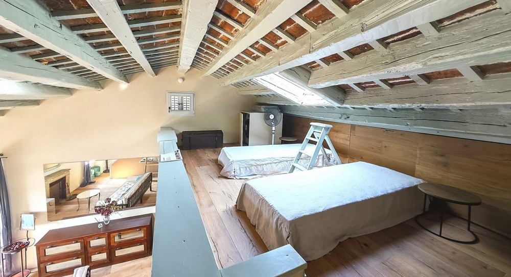 Galerie s pohodlným spaním.