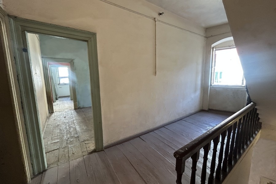 Byt, který potřebuje renovaci na prodej v centru města Split, Dalmácie