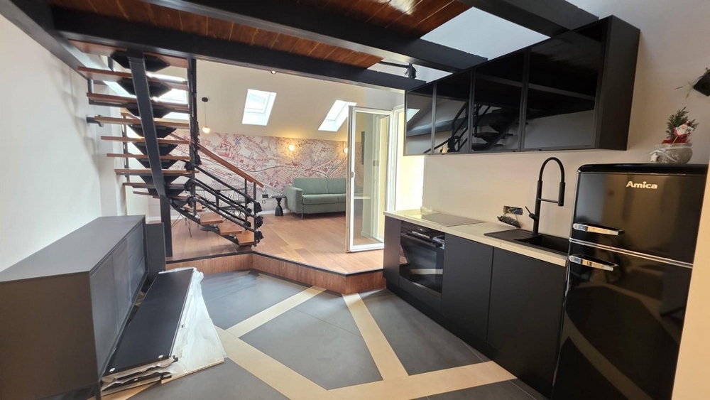 Moderní kuchyňská část bytu A3899 v Rijece, Chorvatsko - Panorama Scouting.