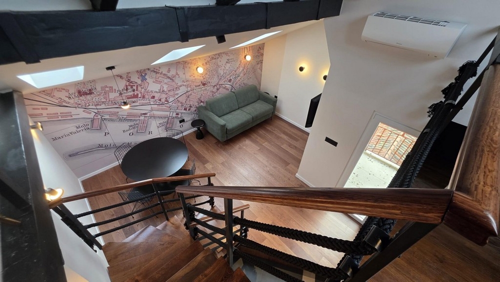 Pohled z galerie do obytné části