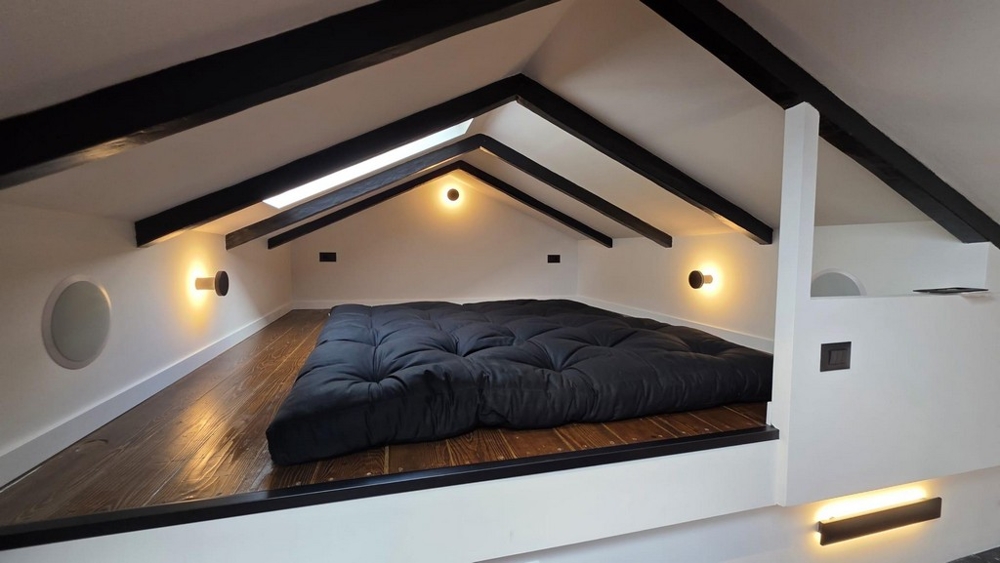 Prostor na spaní na úrovni galerie