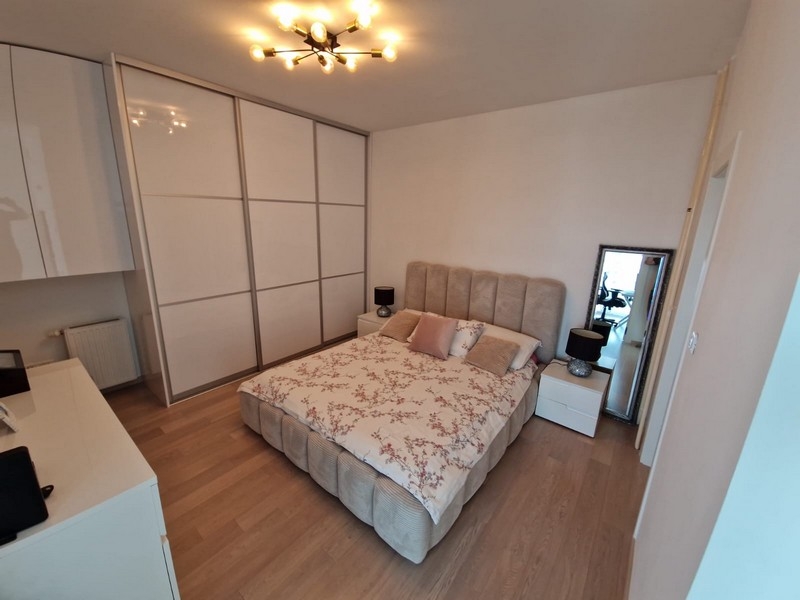 Ložnice s vestavěnou skříní