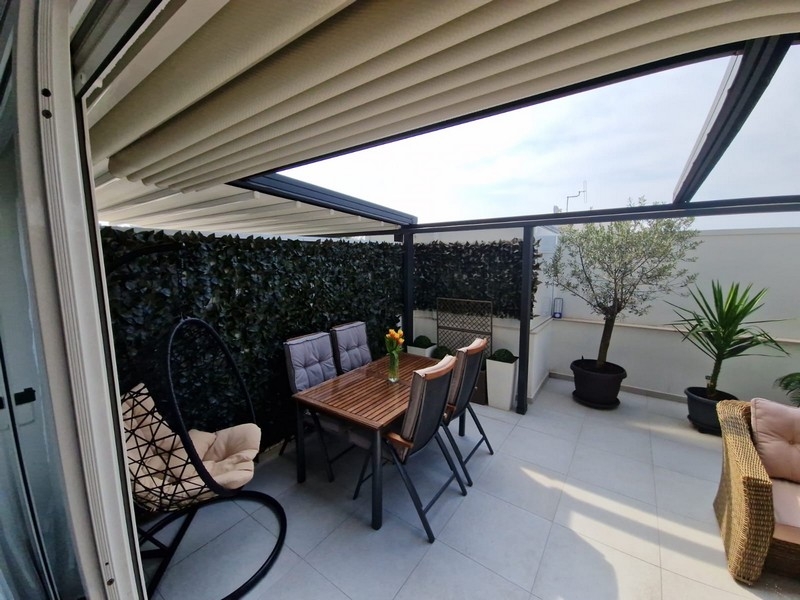 Prostorná terasa nemovitosti A3901 v Dalmácii.