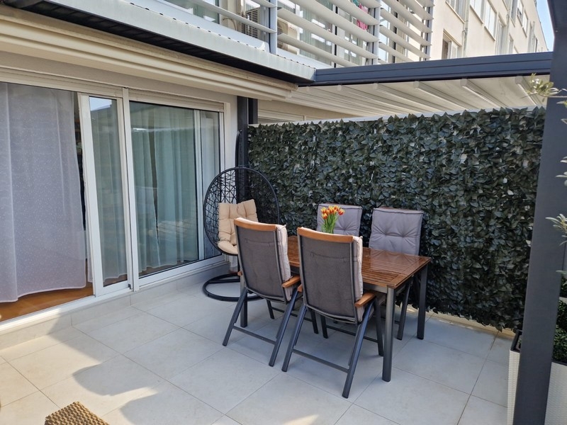 Terasa s pergolou a posezením