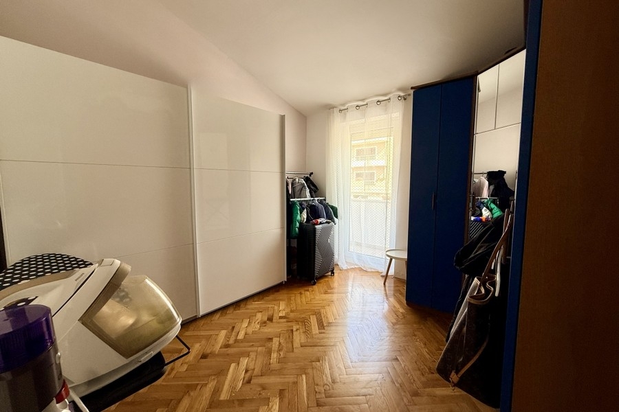 Místnost s úložným prostorem a všestranností