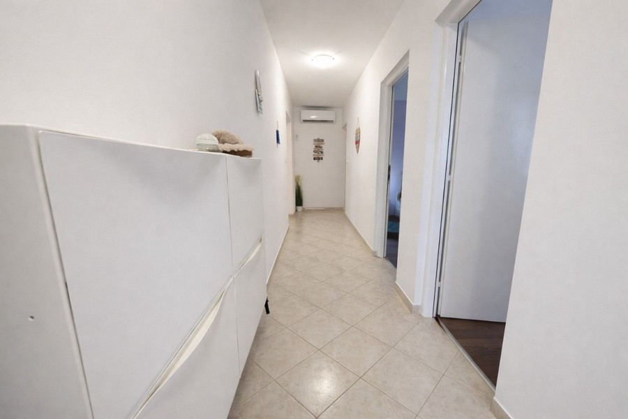 Předsíň se vstupem do ložnic