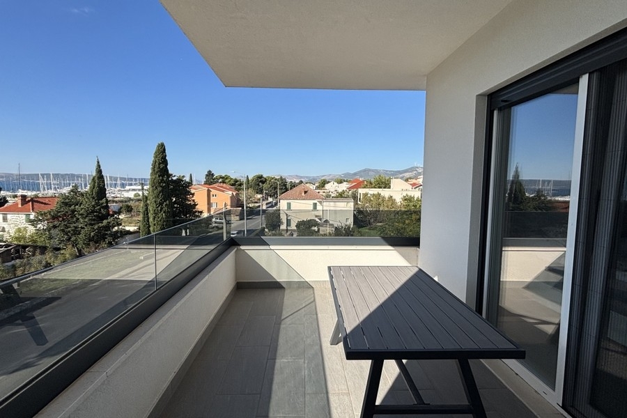 Balkon moderního bytu A3907 na prodej v Kašteli u Splitu.