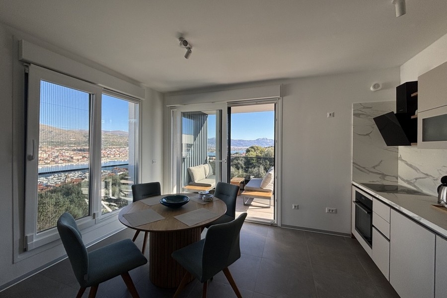 Obytná část s výhledem na město a moře - nemovitost A3909.