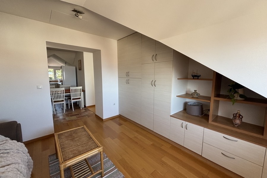 Kuchyň a jídelna bytu A3924 v Chorvatsku.