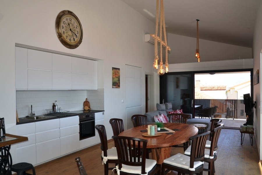 Moderně zařízený obývací prostor nemovitosti A3930 v Chorvatsku.