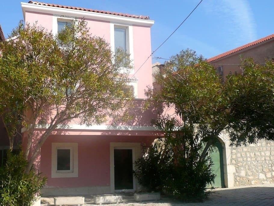 Fasáda domu A3932 v klidné přímořské lokalitě v Chorvatsku