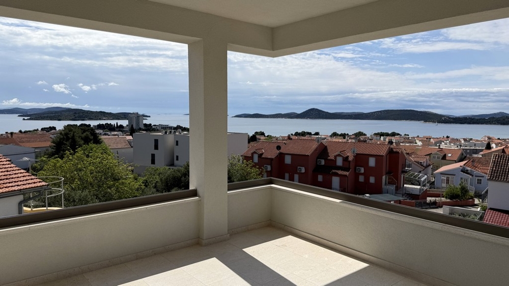 Apartmán s výhledem na moře v Vodice, Dalmácie - A3938.