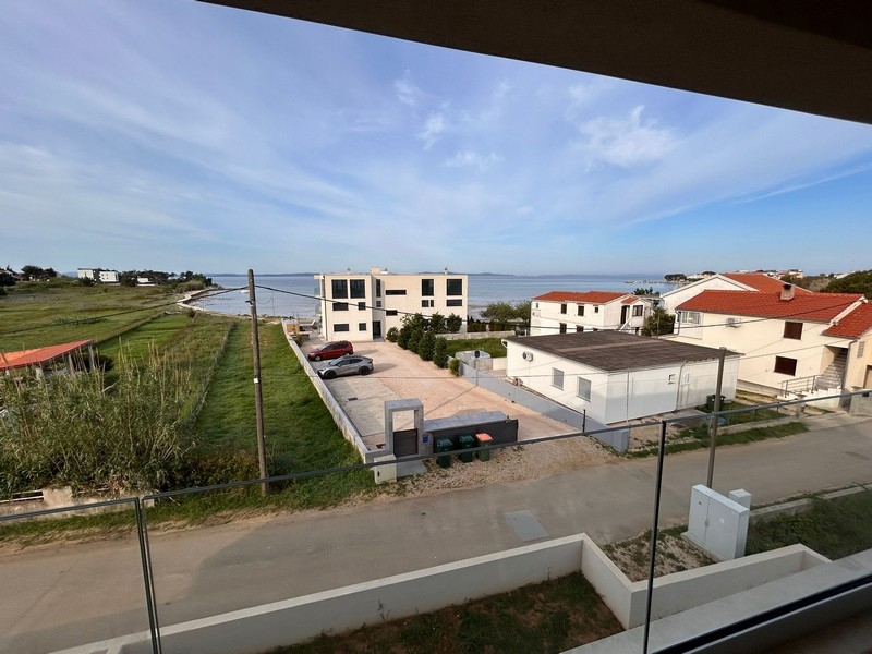 Výhled na moře z balkonu v klidné lokalitě