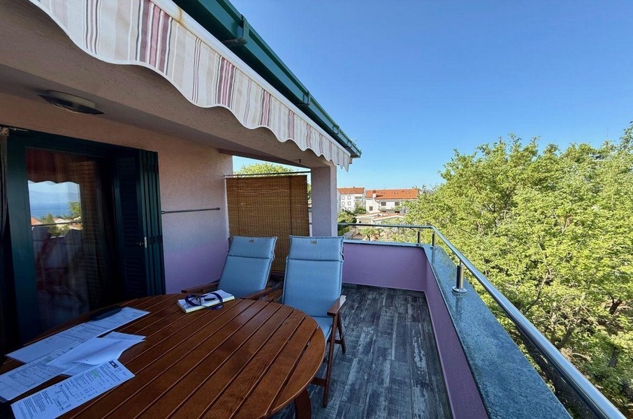 Balkon nemovitosti A3948 na Krku v Chorvatsku.